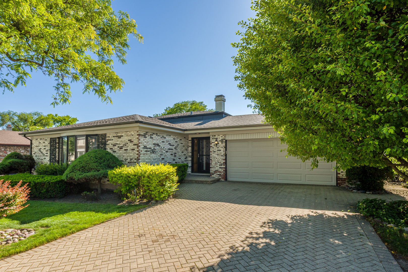 72 Marina Drive, Des Plaines, IL 60016