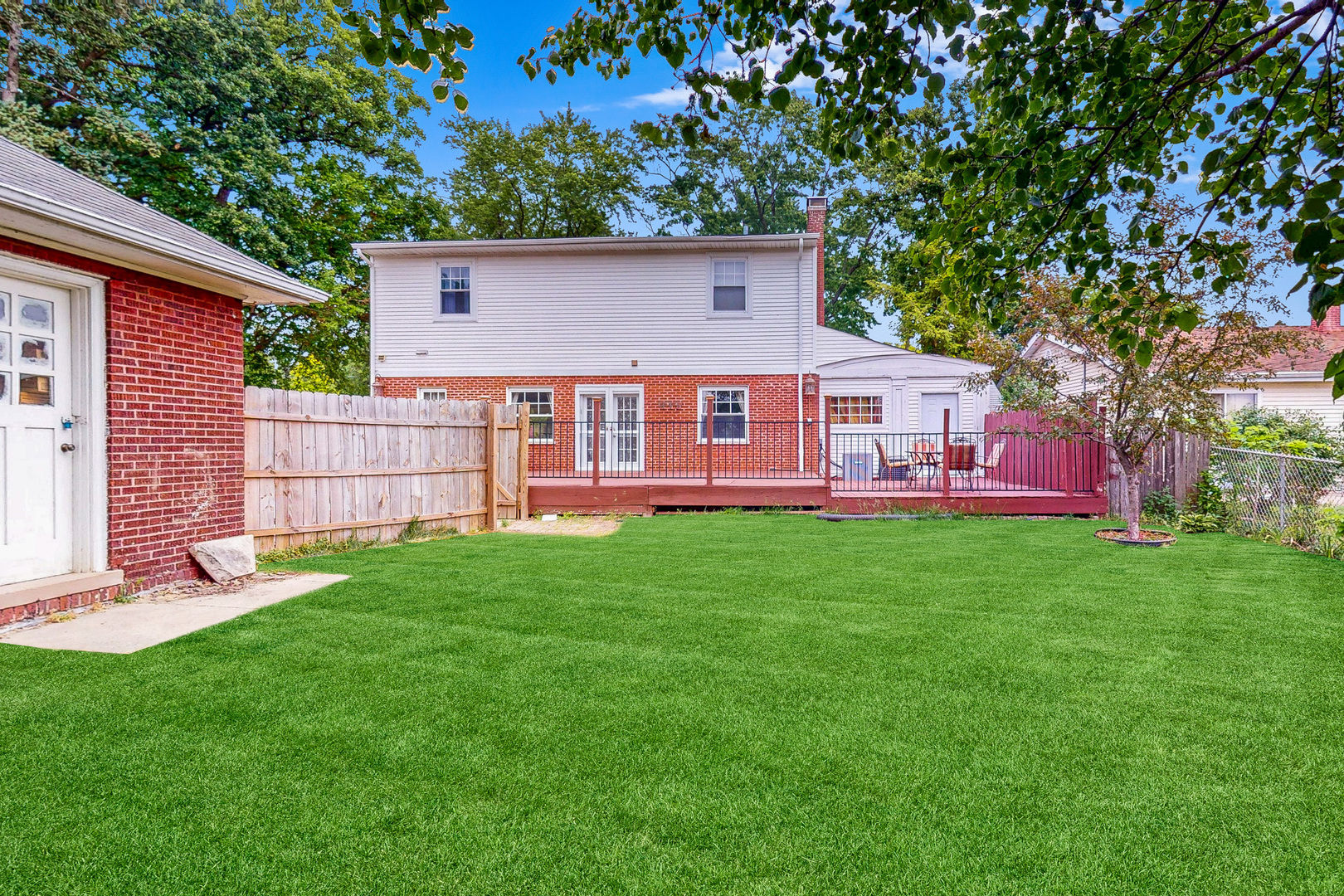186 N Du Bois Avenue, Elgin, IL 60123