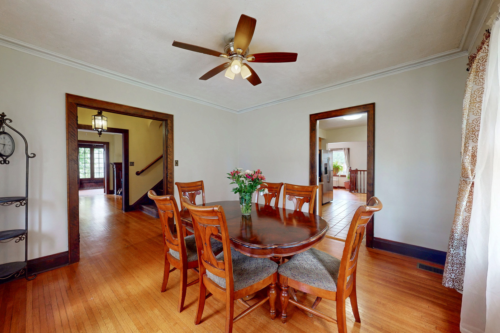 186 N Du Bois Avenue, Elgin, IL 60123