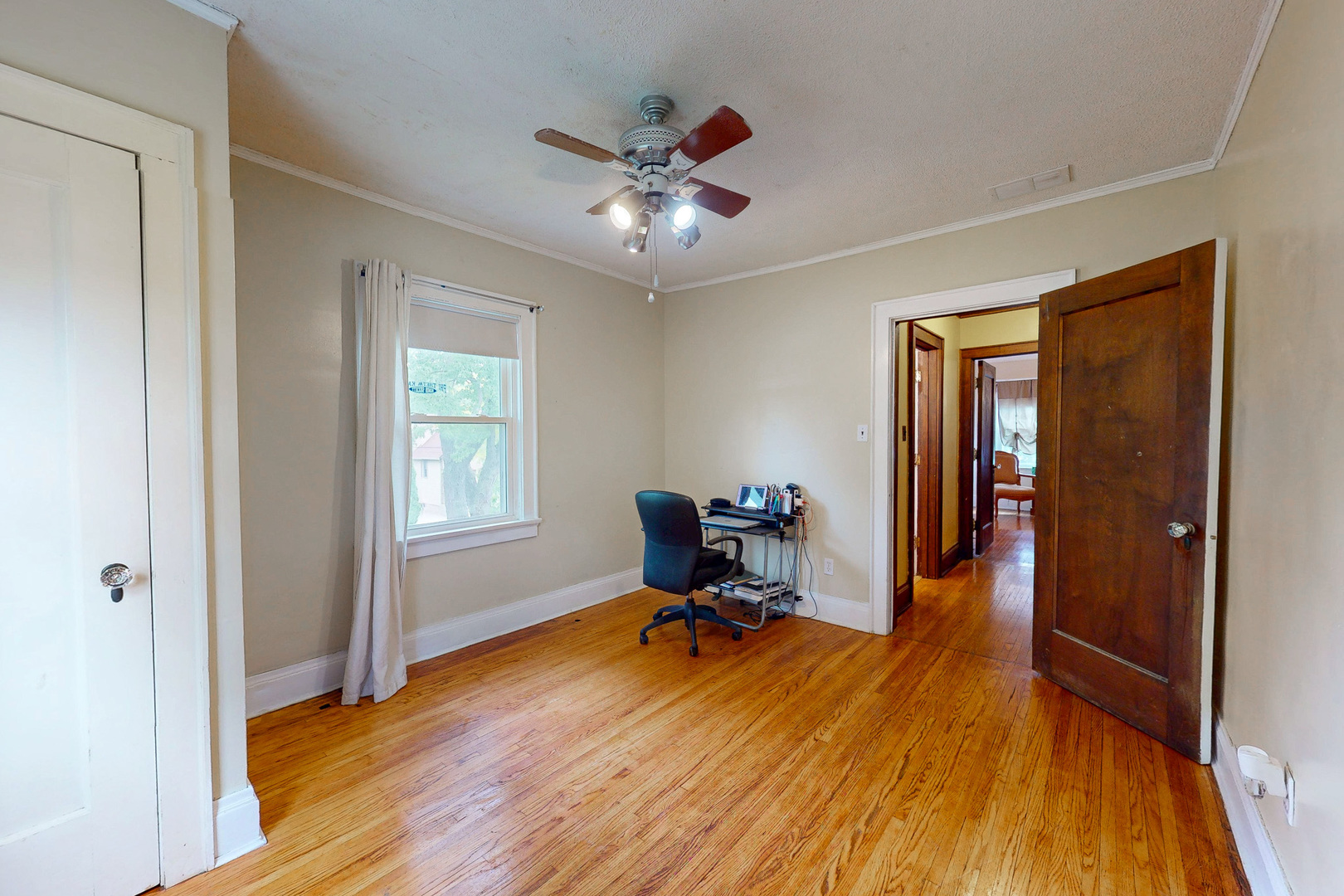 186 N Du Bois Avenue, Elgin, IL 60123
