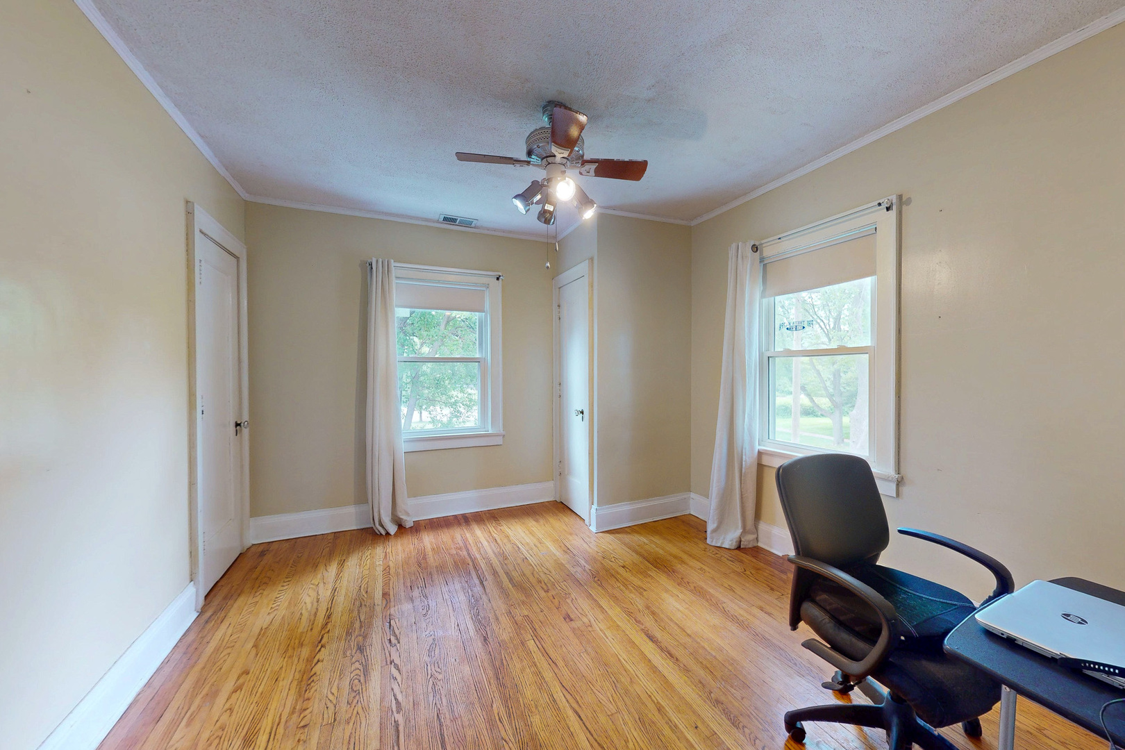 186 N Du Bois Avenue, Elgin, IL 60123