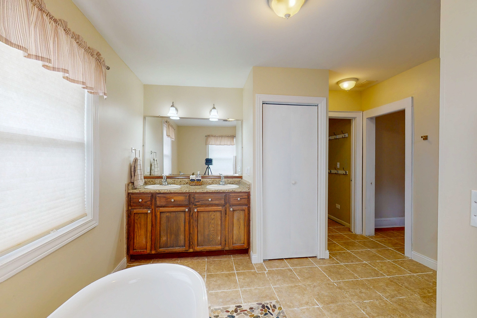 186 N Du Bois Avenue, Elgin, IL 60123