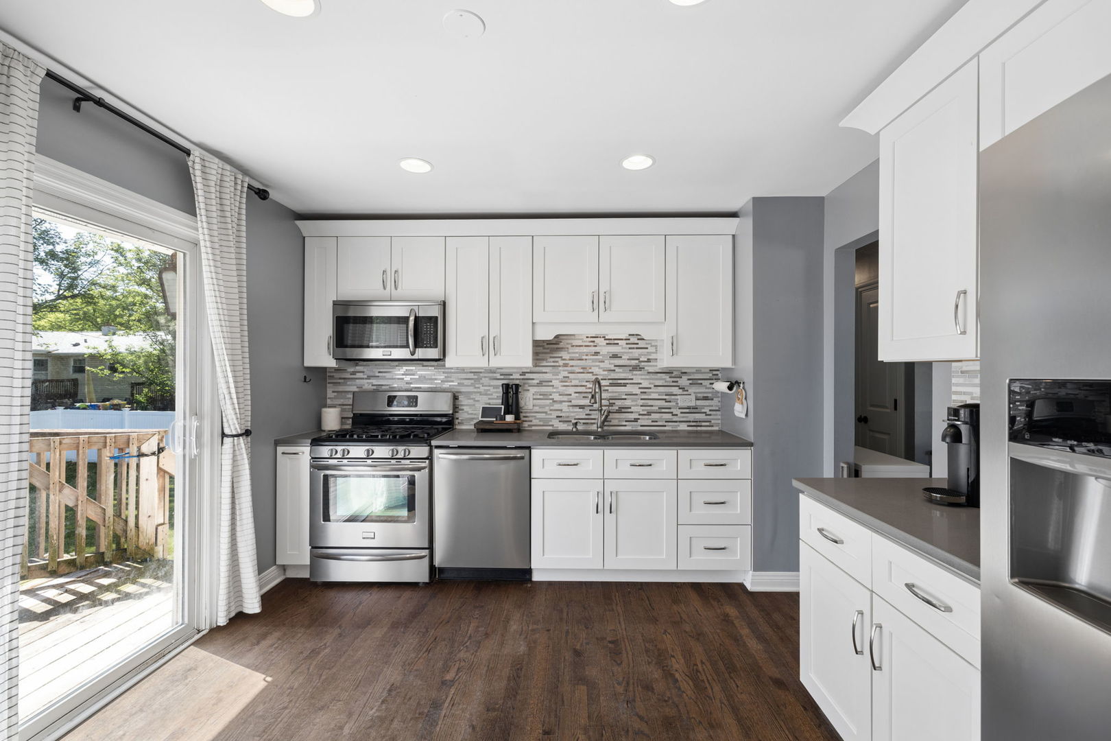 7025 Roberts Drive, Woodridge, IL 60517