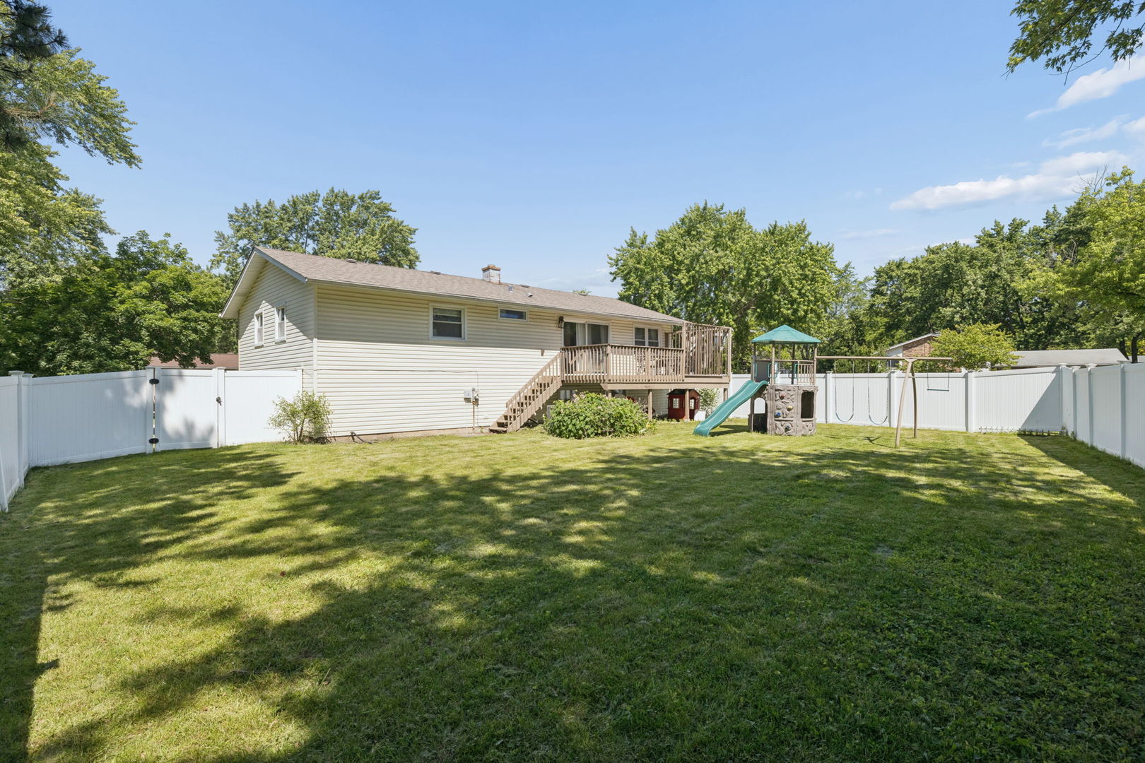 7025 Roberts Drive, Woodridge, IL 60517