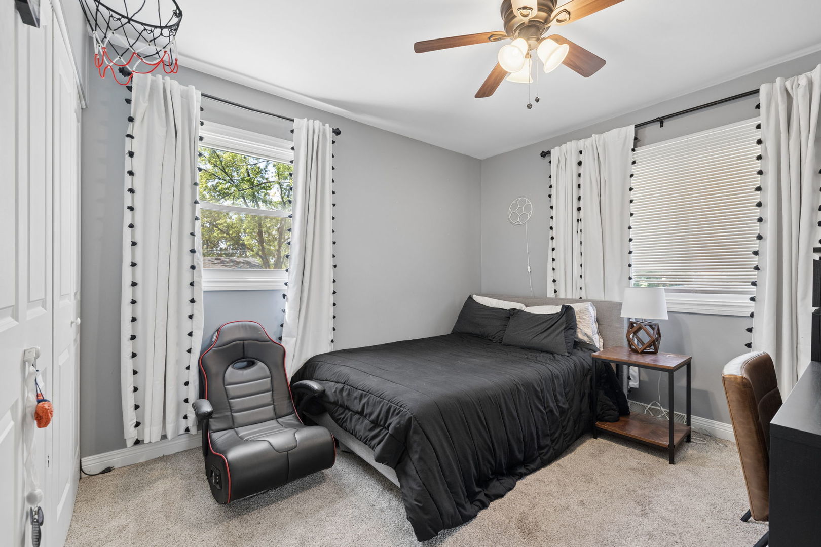 7025 Roberts Drive, Woodridge, IL 60517