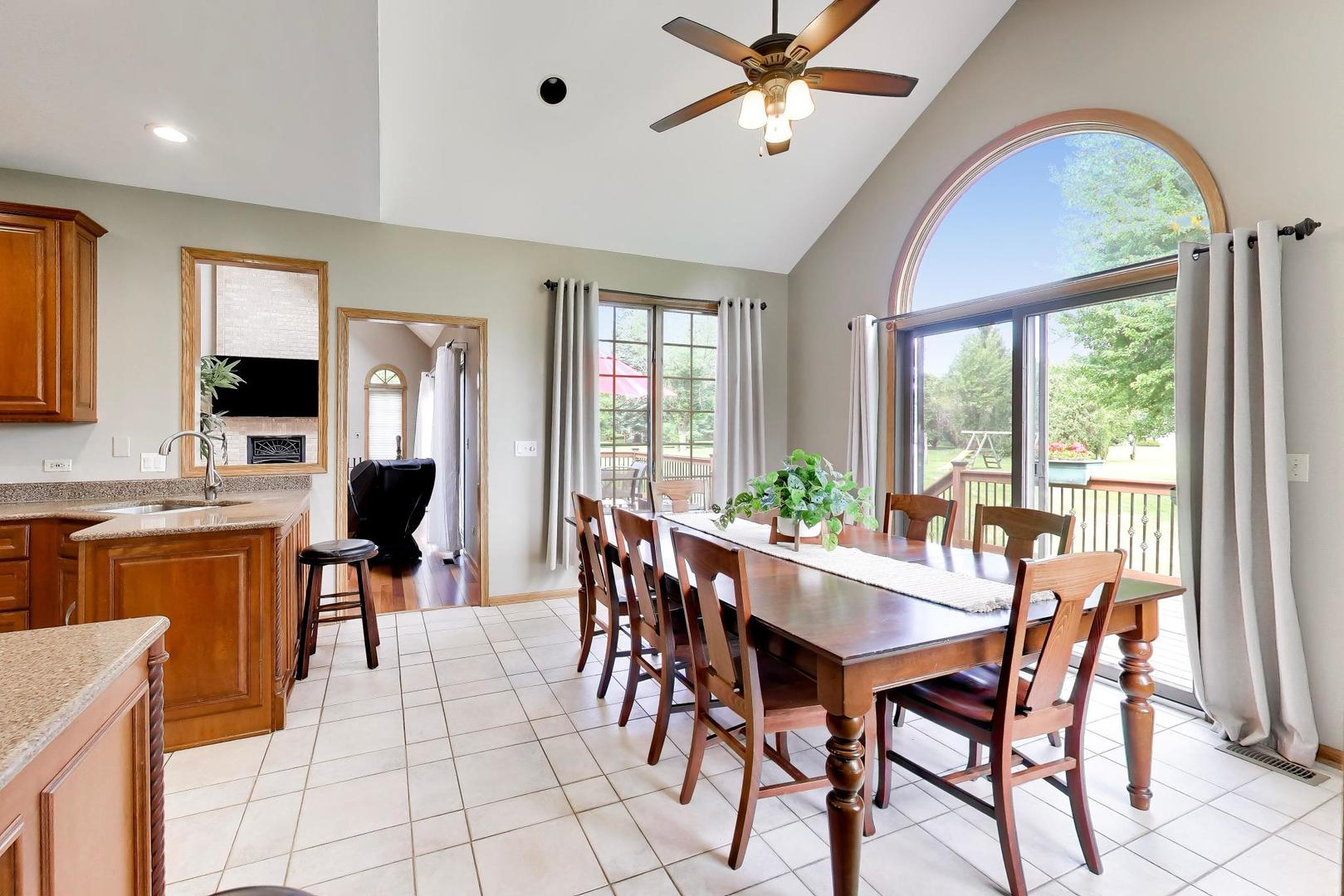 214 Red Bud Circle, Sleepy Hollow, IL 60118