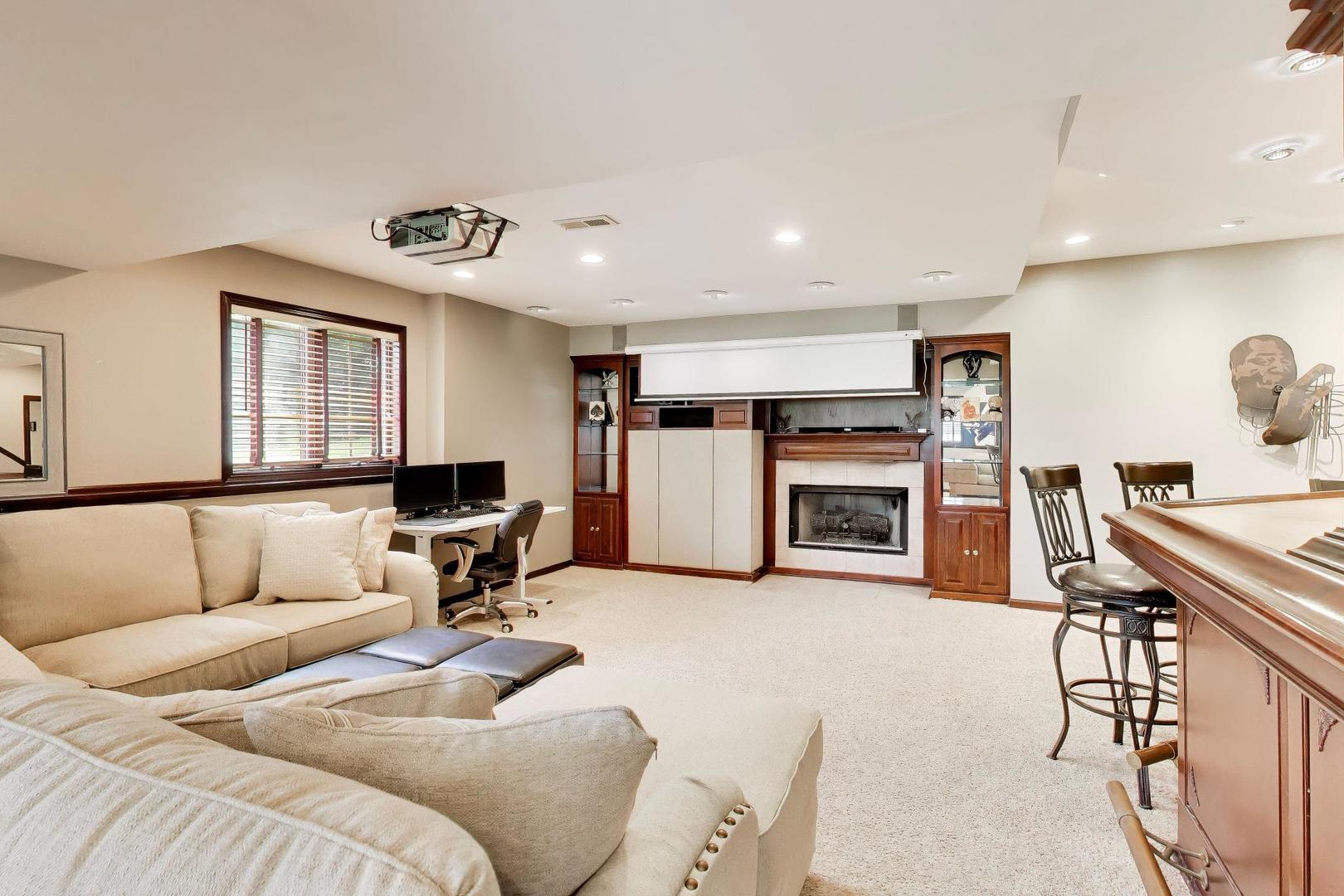 214 Red Bud Circle, Sleepy Hollow, IL 60118