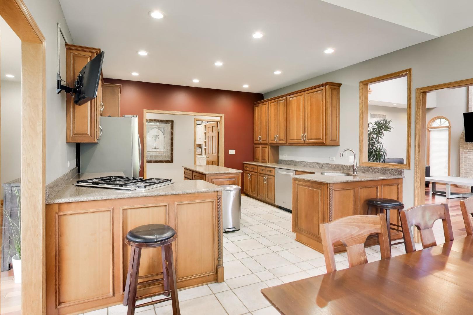 214 Red Bud Circle, Sleepy Hollow, IL 60118