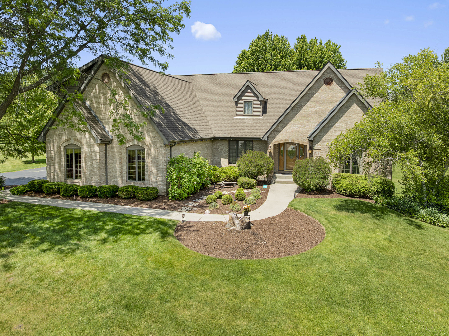 214 Red Bud Circle, Sleepy Hollow, IL 60118