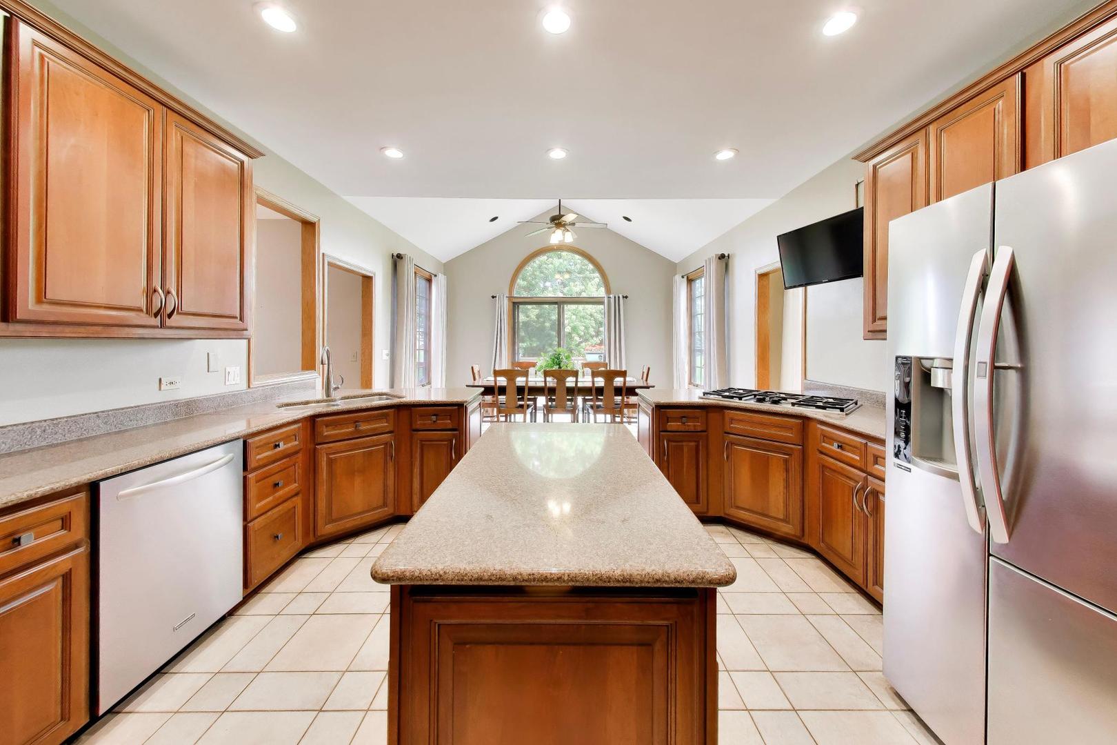 214 Red Bud Circle, Sleepy Hollow, IL 60118