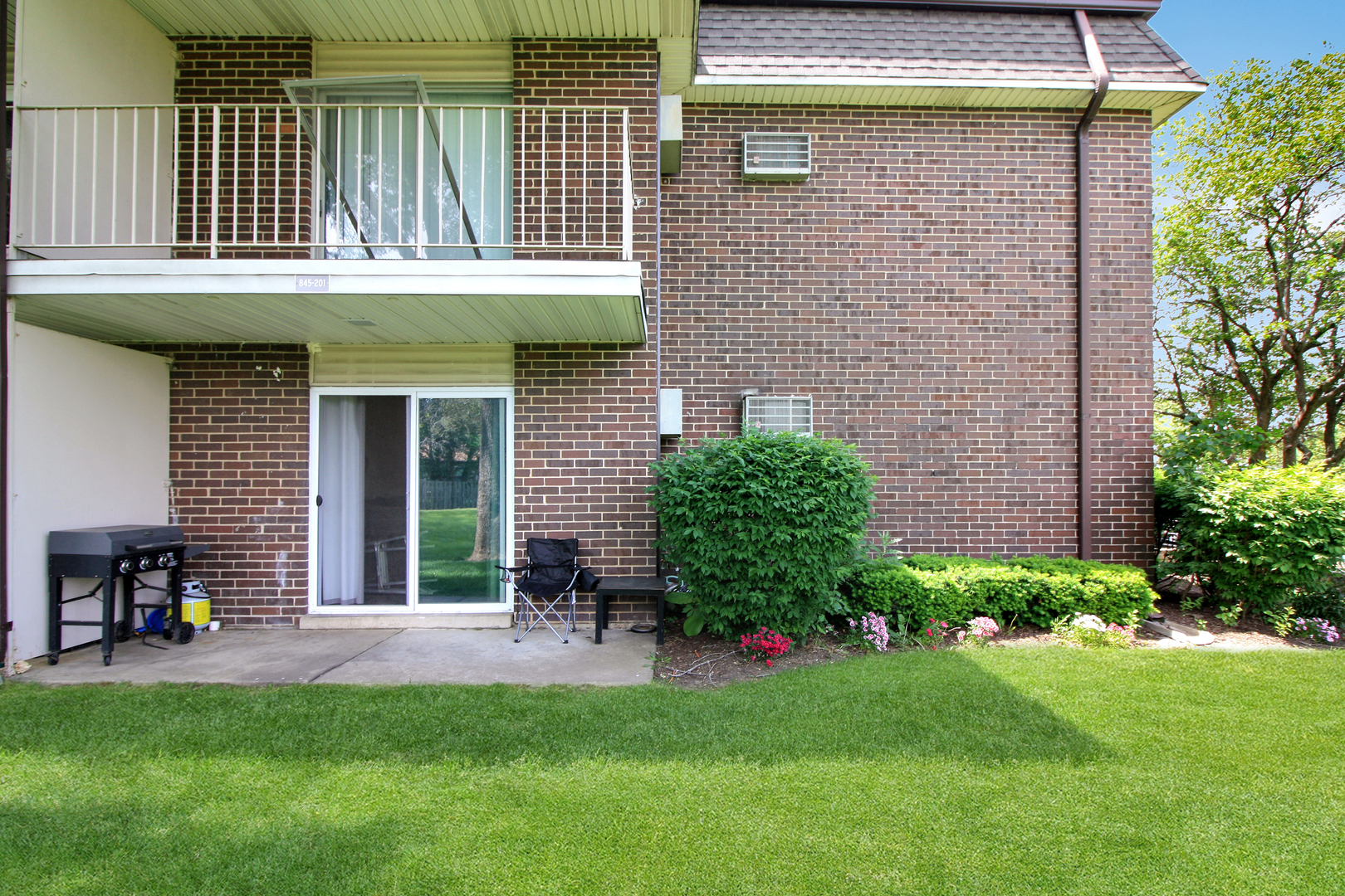 845 Miller Lane #101, Buffalo Grove, IL 60089