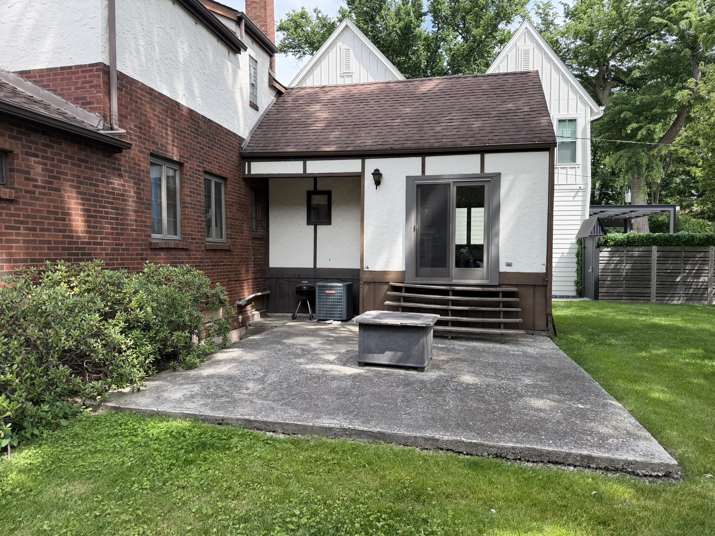 165 S Fairview Avenue, Elmhurst, IL 60126