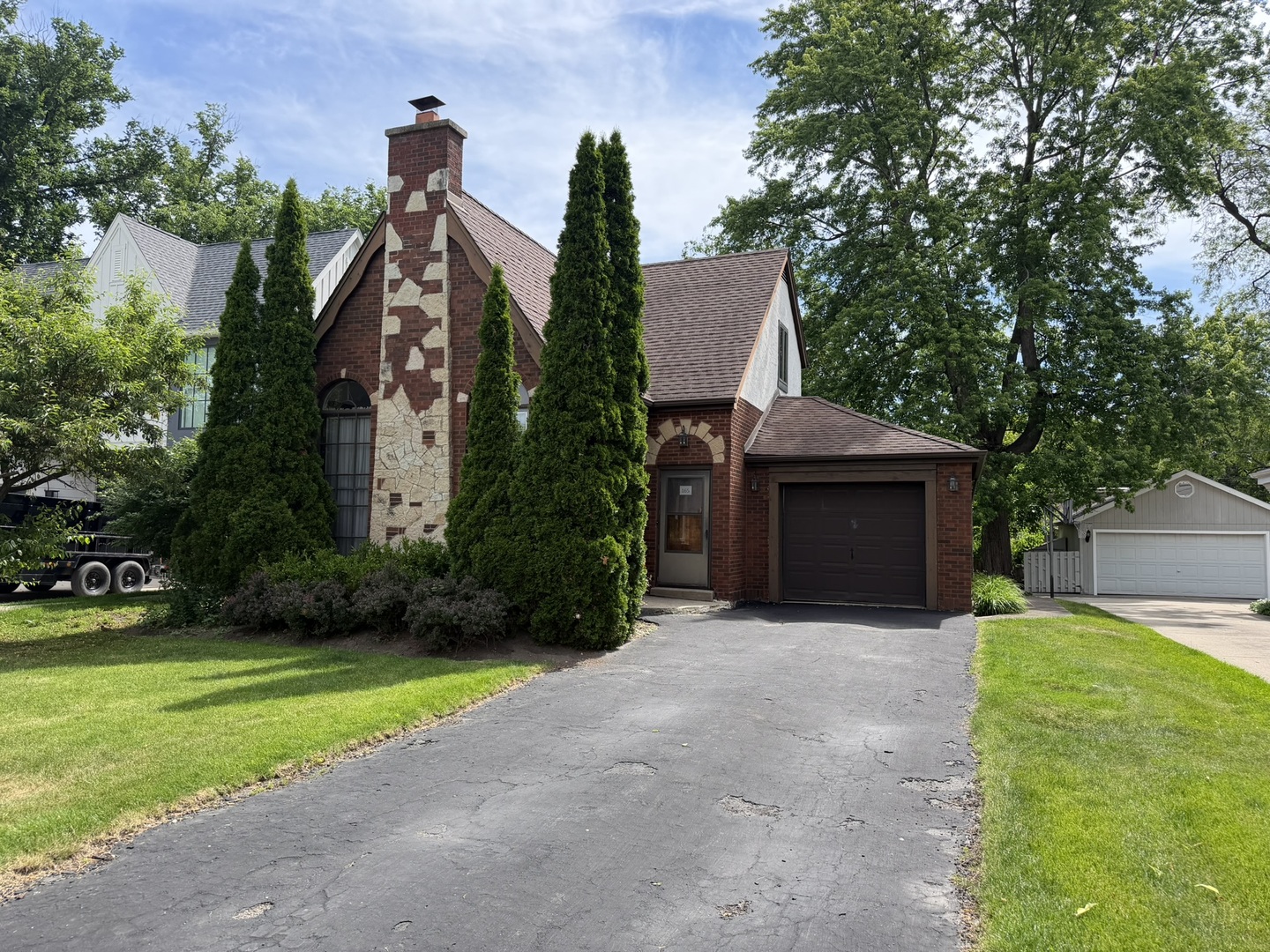 165 S Fairview Avenue, Elmhurst, IL 60126