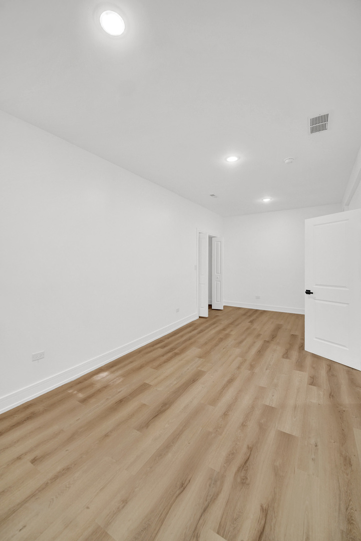 6840 S Cregier Avenue, Chicago, IL 60649