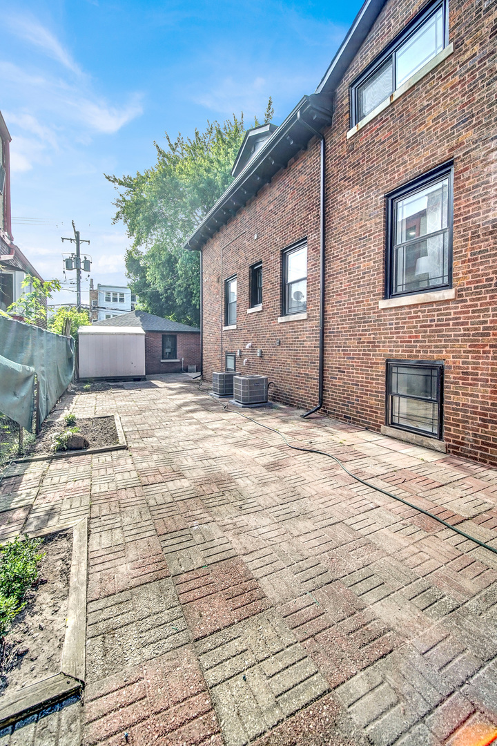 6840 S Cregier Avenue, Chicago, IL 60649