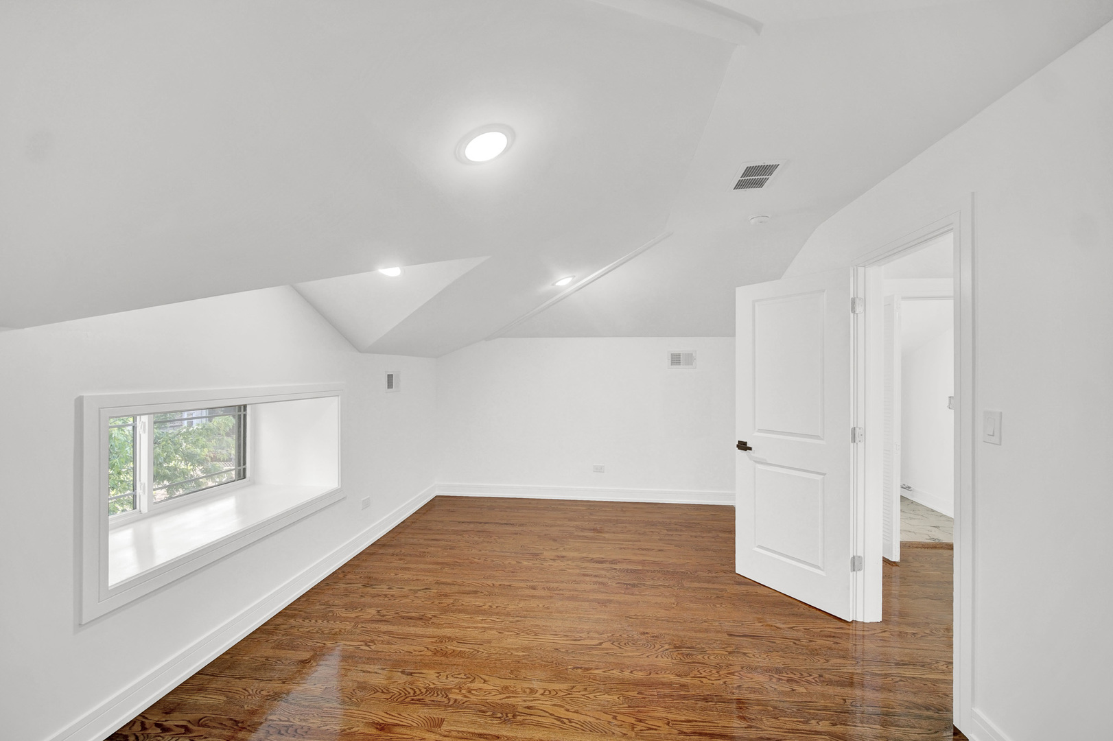 6840 S Cregier Avenue, Chicago, IL 60649