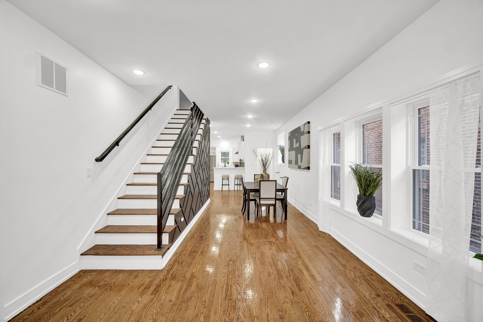 6840 S Cregier Avenue, Chicago, IL 60649