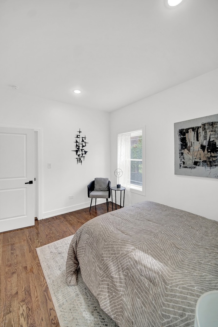 6840 S Cregier Avenue, Chicago, IL 60649