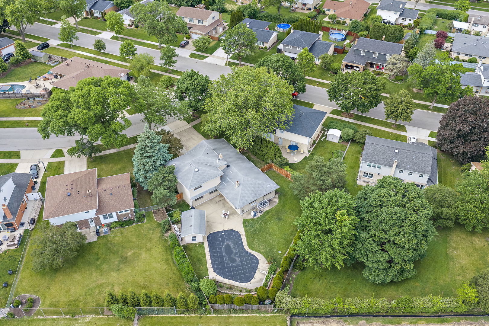 2019 E Avon Lane, Arlington Heights, IL 60004