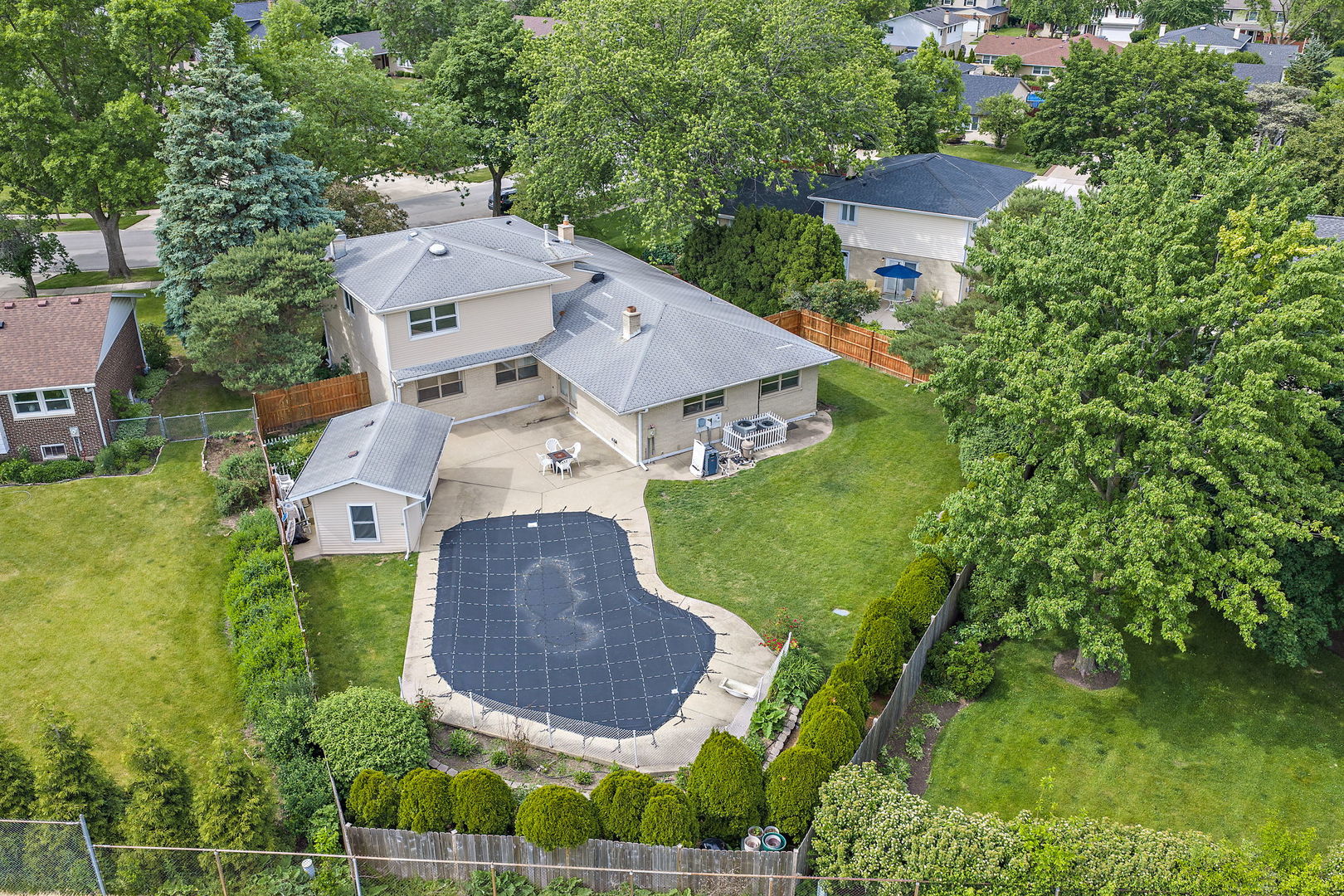 2019 E Avon Lane, Arlington Heights, IL 60004