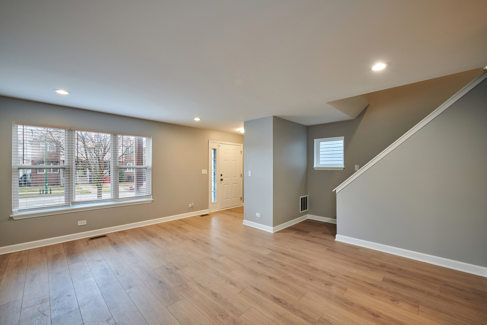 1506 E 72nd Place, Chicago, IL 60619