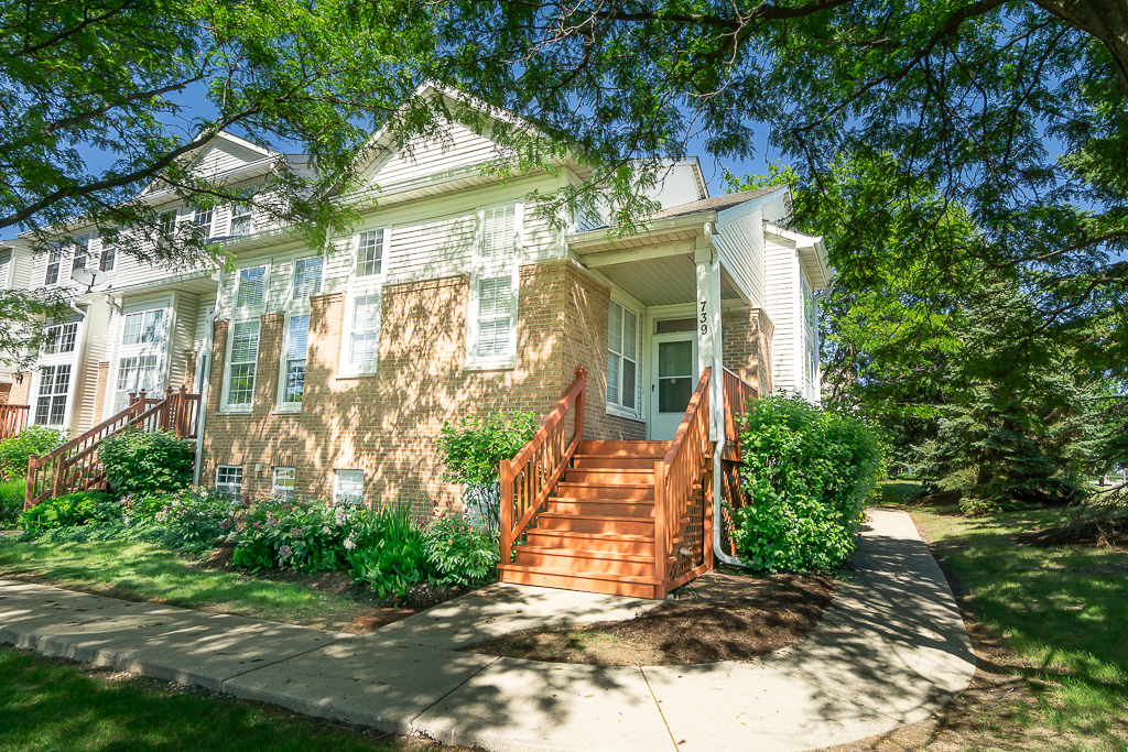 739 W Georgian Court, Addison, IL 60101