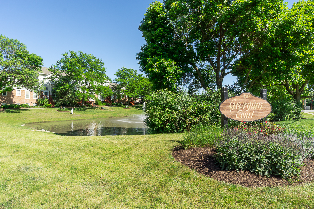 739 W Georgian Court, Addison, IL 60101