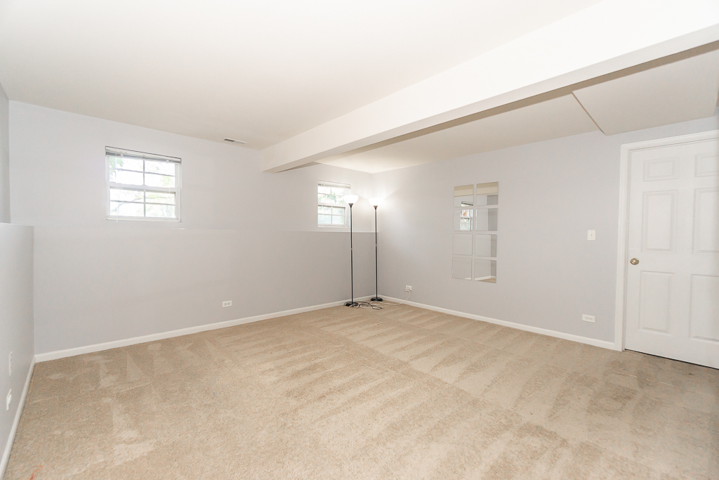739 W Georgian Court, Addison, IL 60101