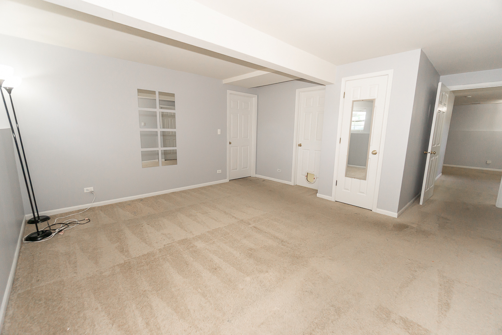 739 W Georgian Court, Addison, IL 60101
