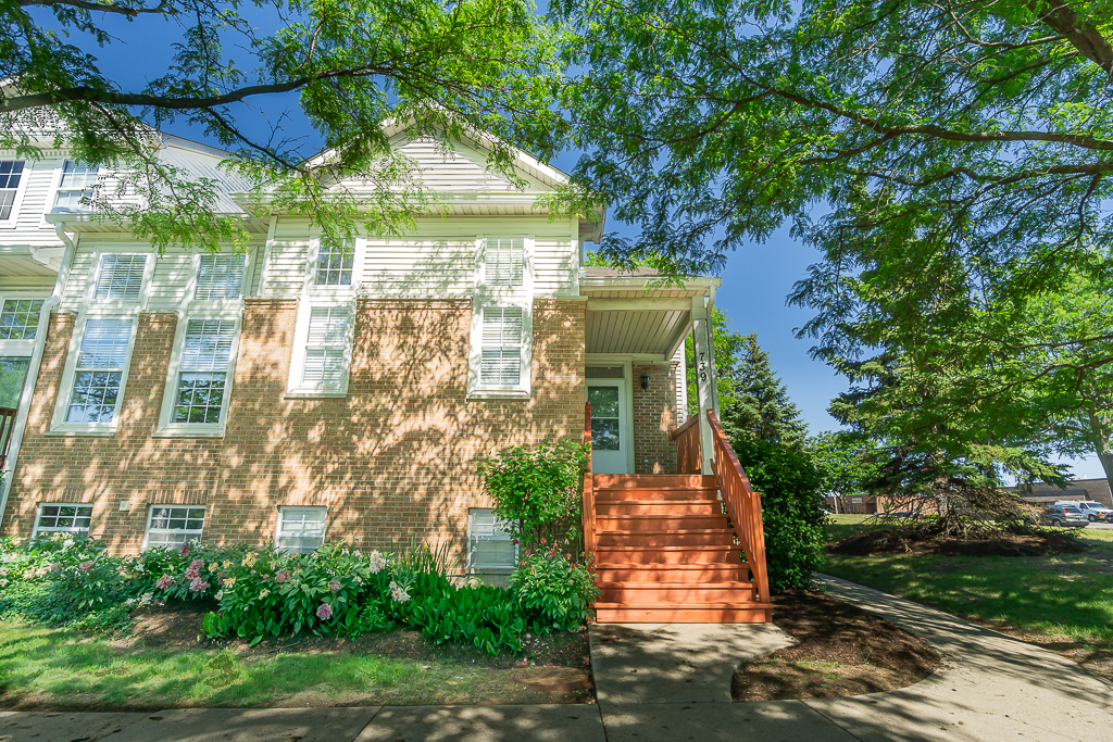 739 W Georgian Court, Addison, IL 60101