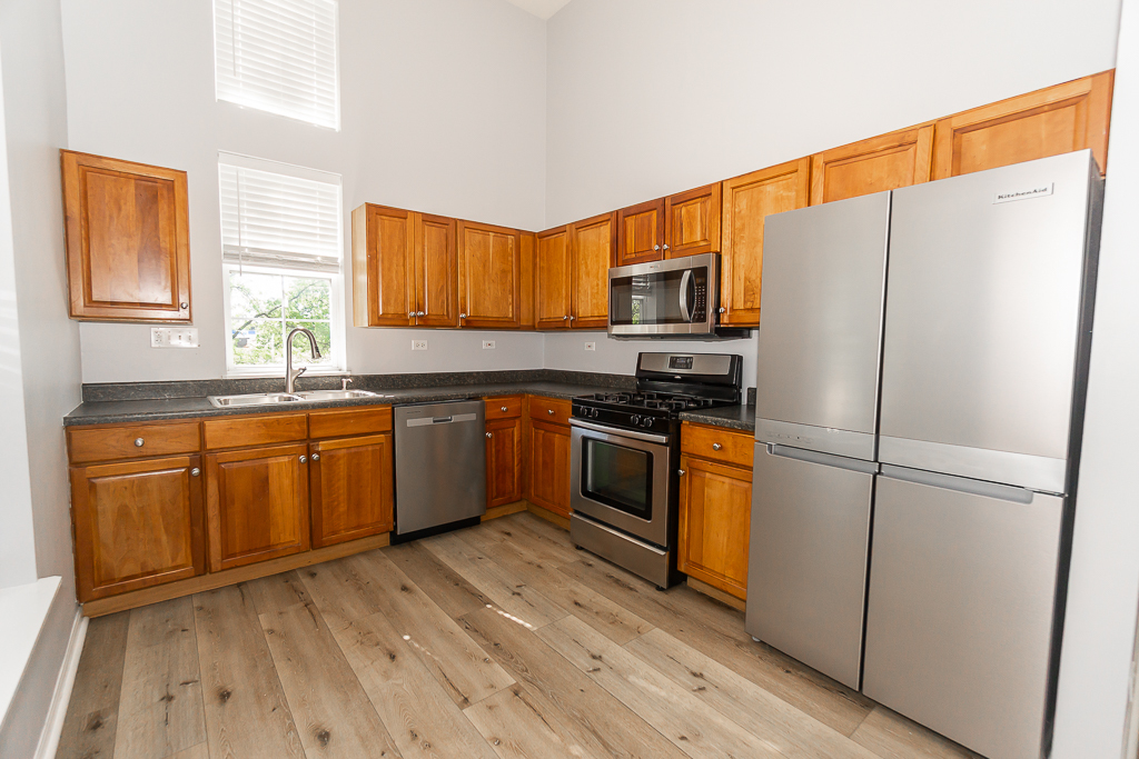739 W Georgian Court, Addison, IL 60101