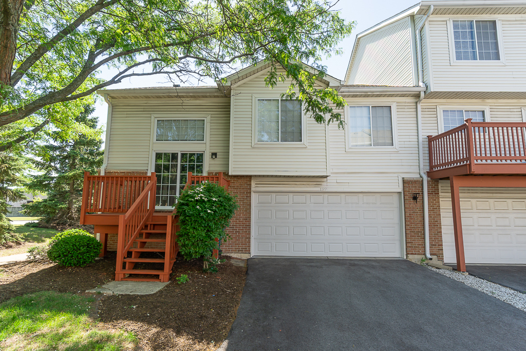 739 W Georgian Court, Addison, IL 60101