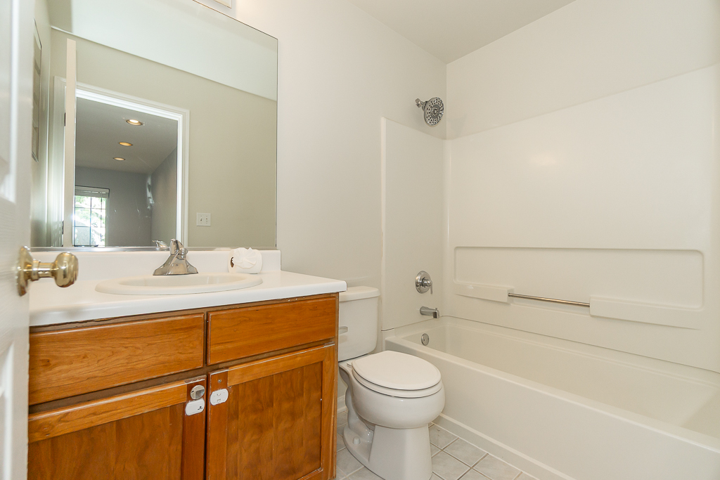 739 W Georgian Court, Addison, IL 60101