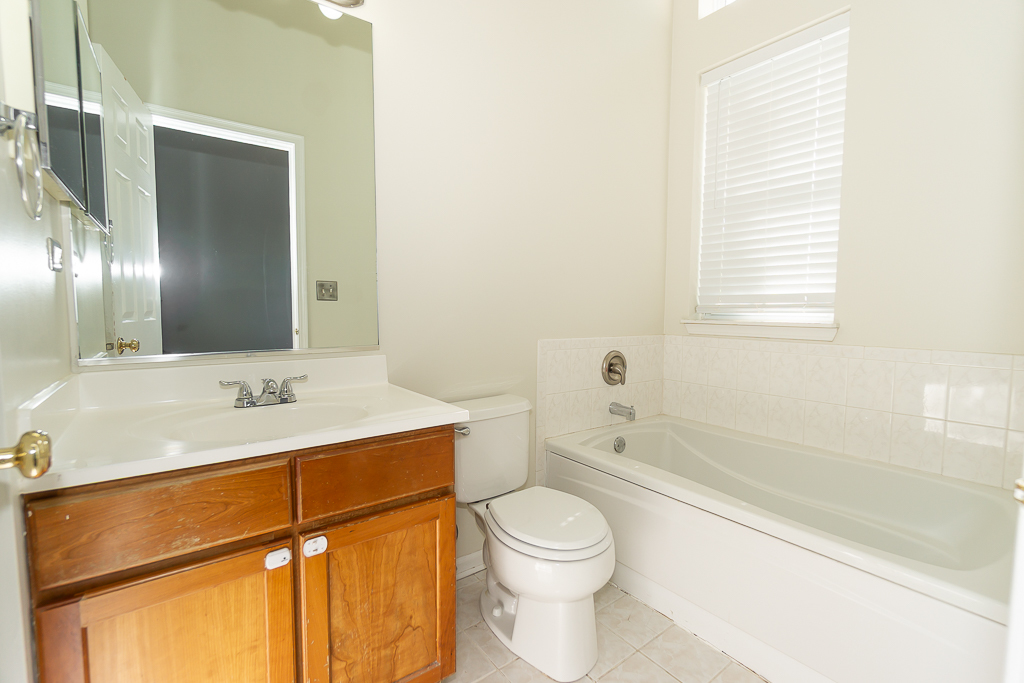 739 W Georgian Court, Addison, IL 60101