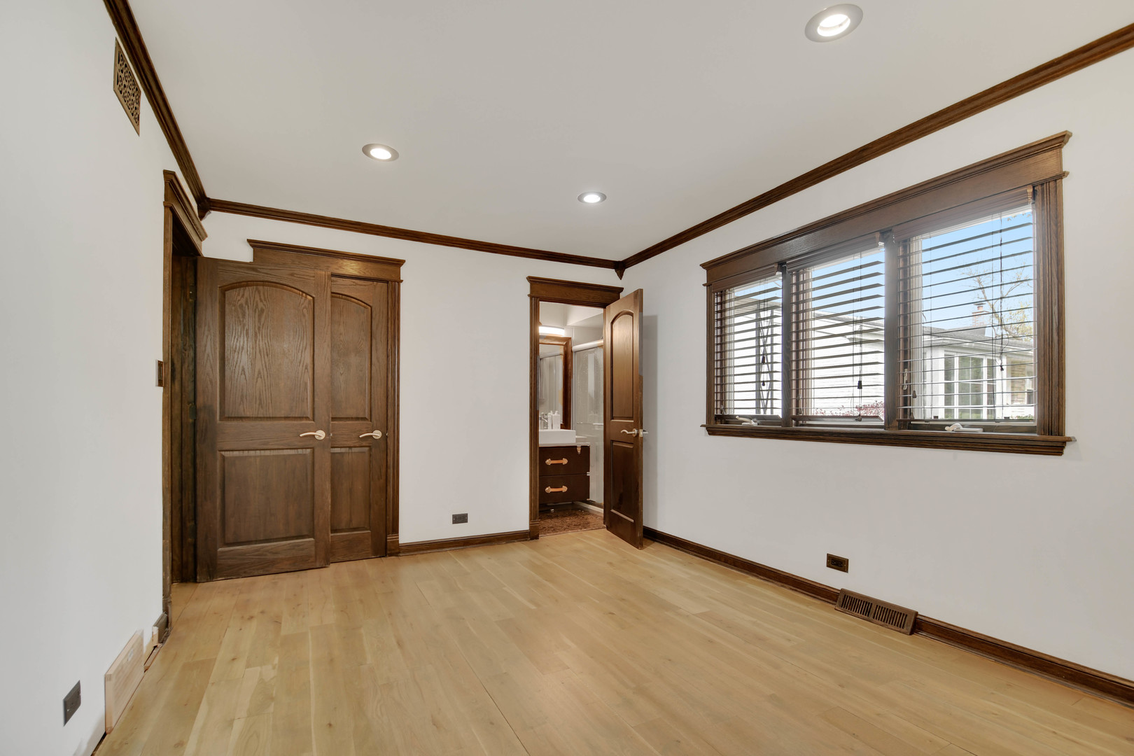 491 OLD SURREY Lane #A, Hinsdale, IL 60521