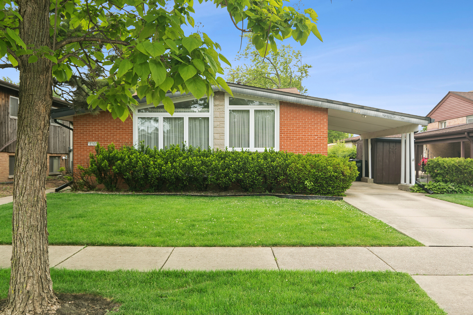 8501 W Normal Avenue, Niles, IL 60714