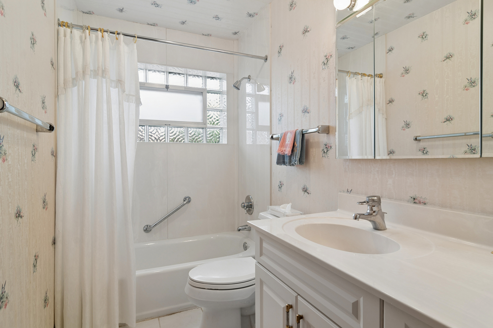 8501 W Normal Avenue, Niles, IL 60714