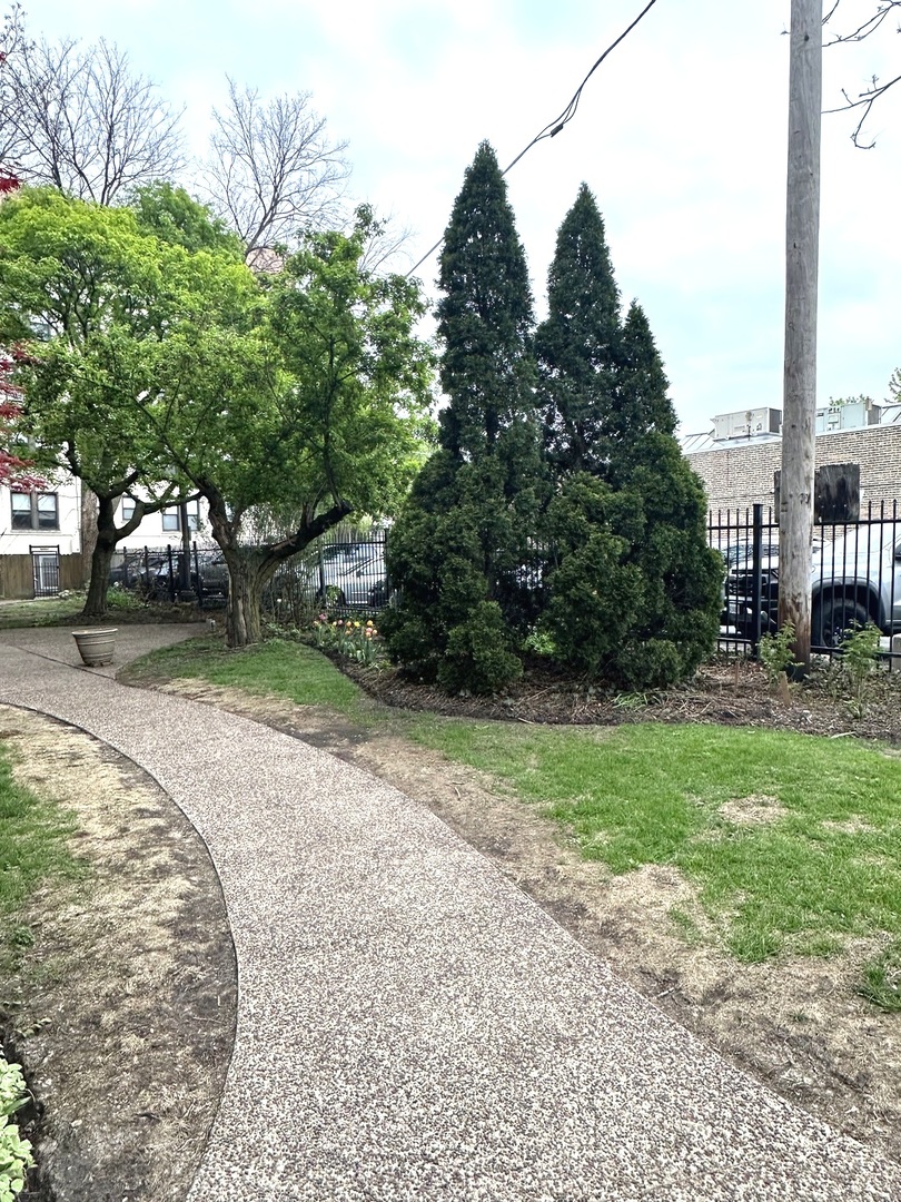 346 N Austin Boulevard #G, Oak Park, IL 60302