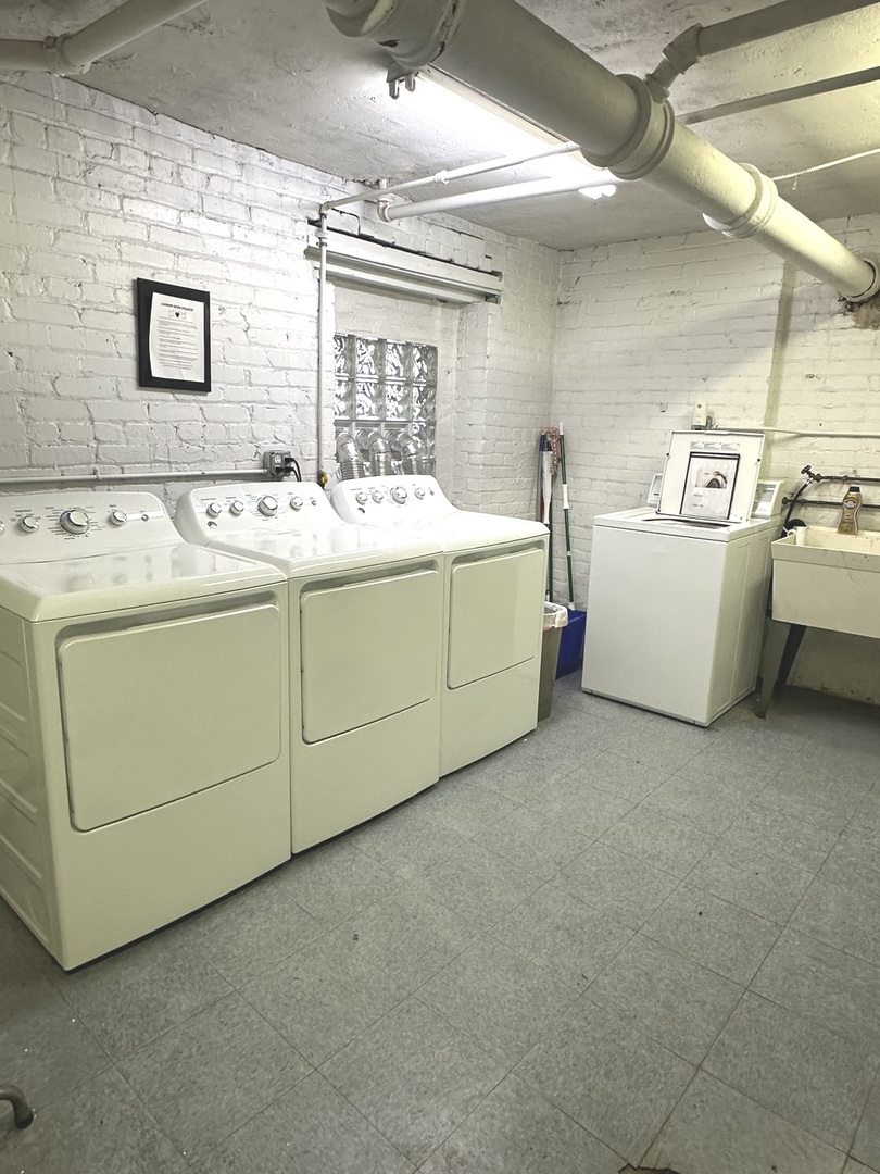 346 N Austin Boulevard #G, Oak Park, IL 60302