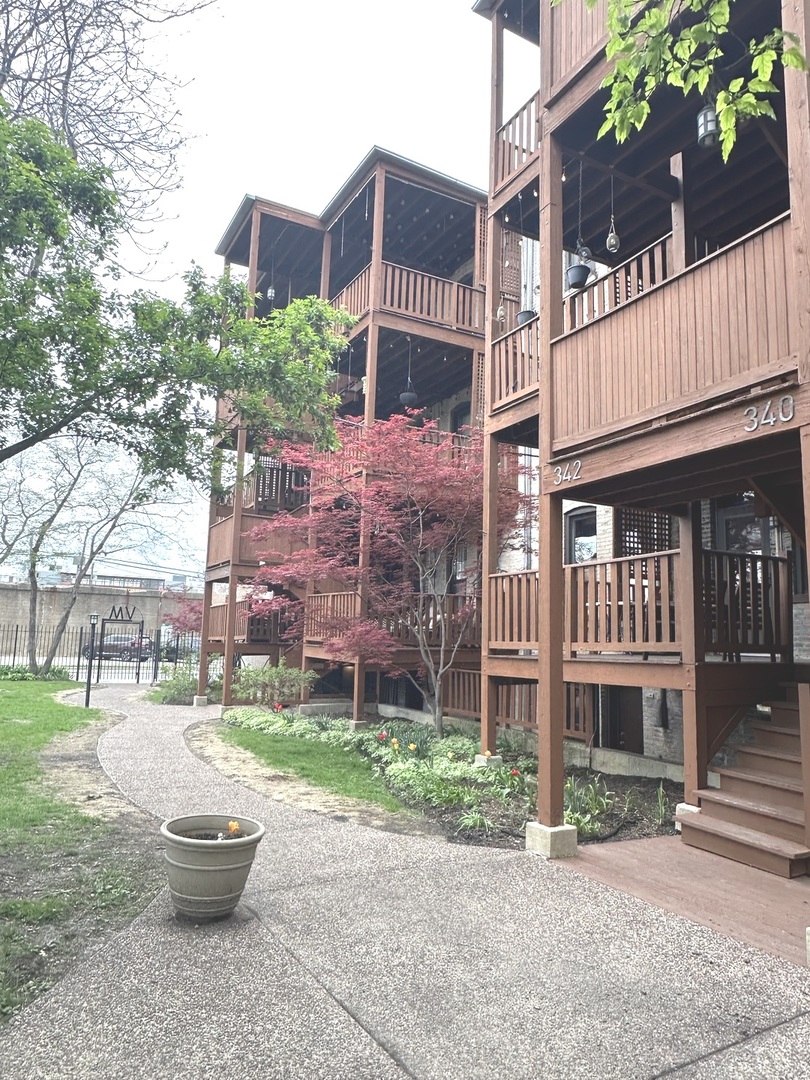 346 N Austin Boulevard #G, Oak Park, IL 60302