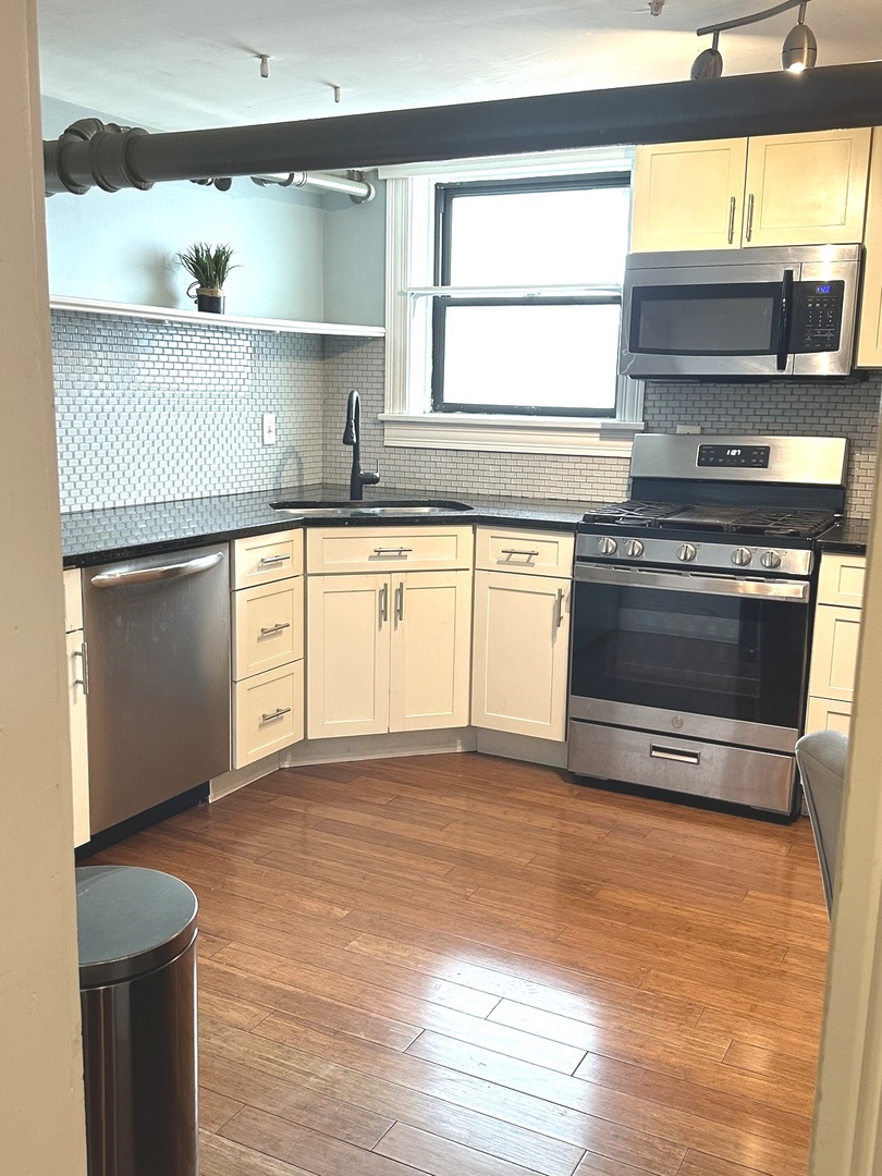 346 N Austin Boulevard #G, Oak Park, IL 60302