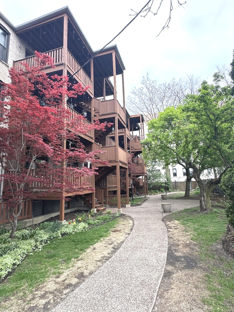 346 N Austin Boulevard #G, Oak Park, IL 60302