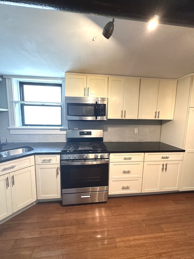 346 N Austin Boulevard #G, Oak Park, IL 60302