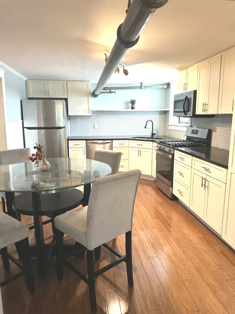 346 N Austin Boulevard #G, Oak Park, IL 60302