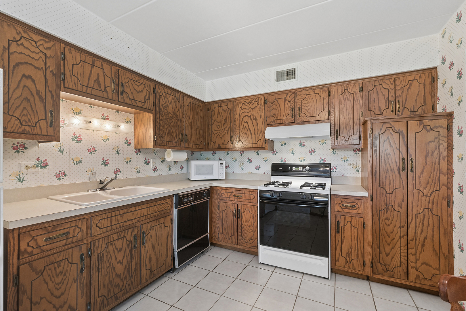 8826 W 140th Street #206, Orland Park, IL 60462