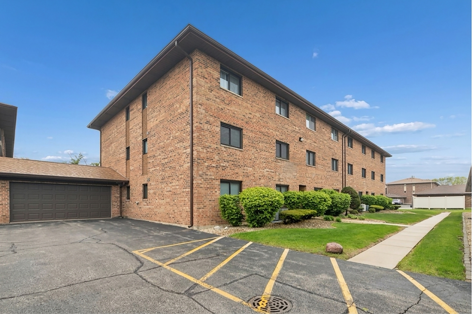 8826 W 140th Street #206, Orland Park, IL 60462