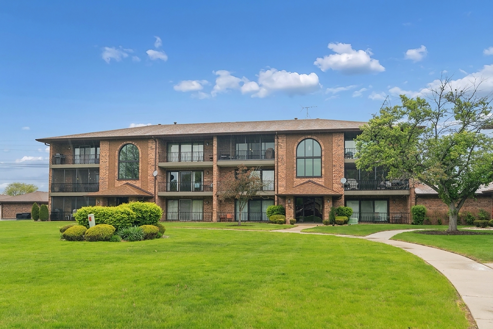8826 W 140th Street #206, Orland Park, IL 60462