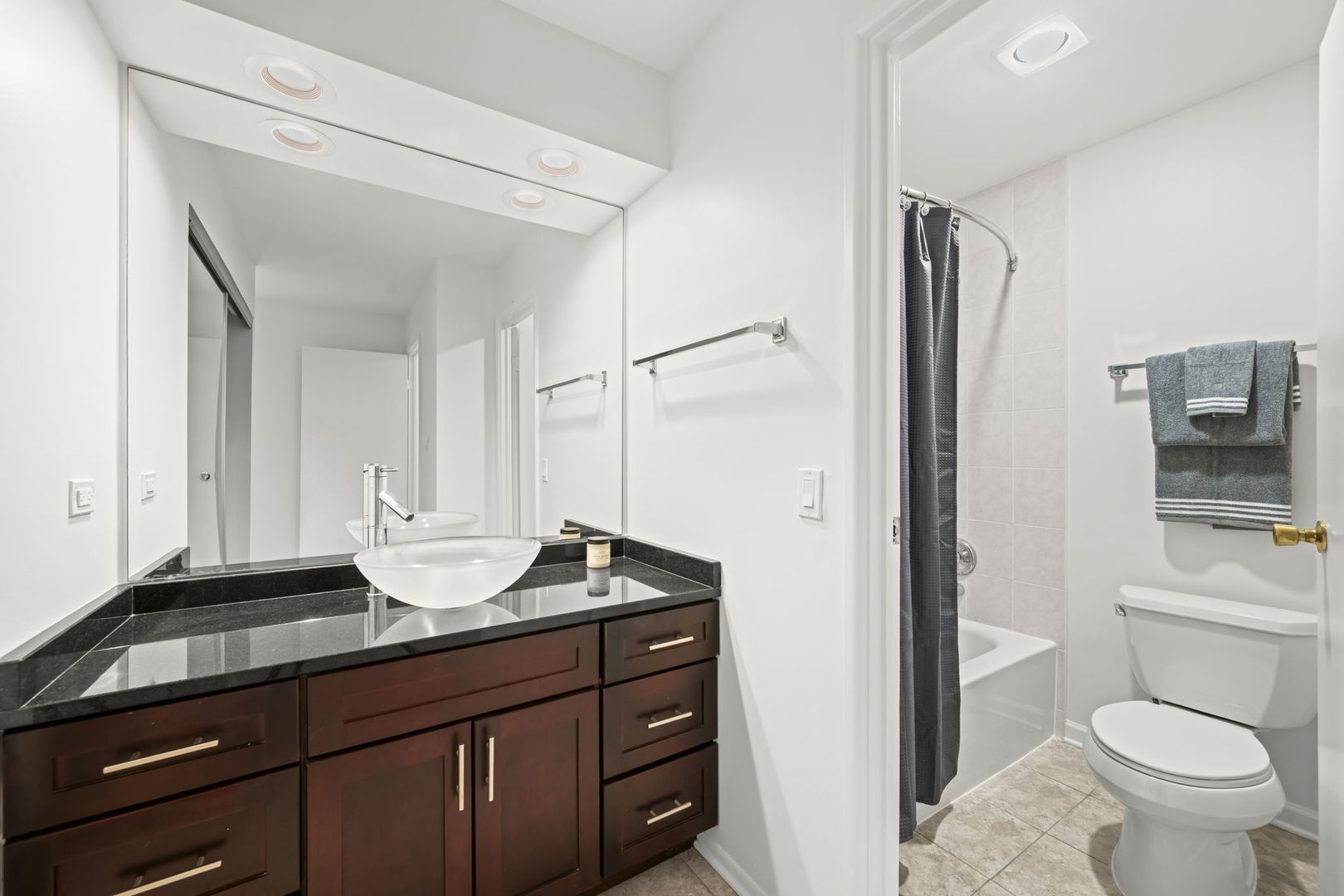 1103 S Hunt Club Drive #126, Mount Prospect, IL 60056