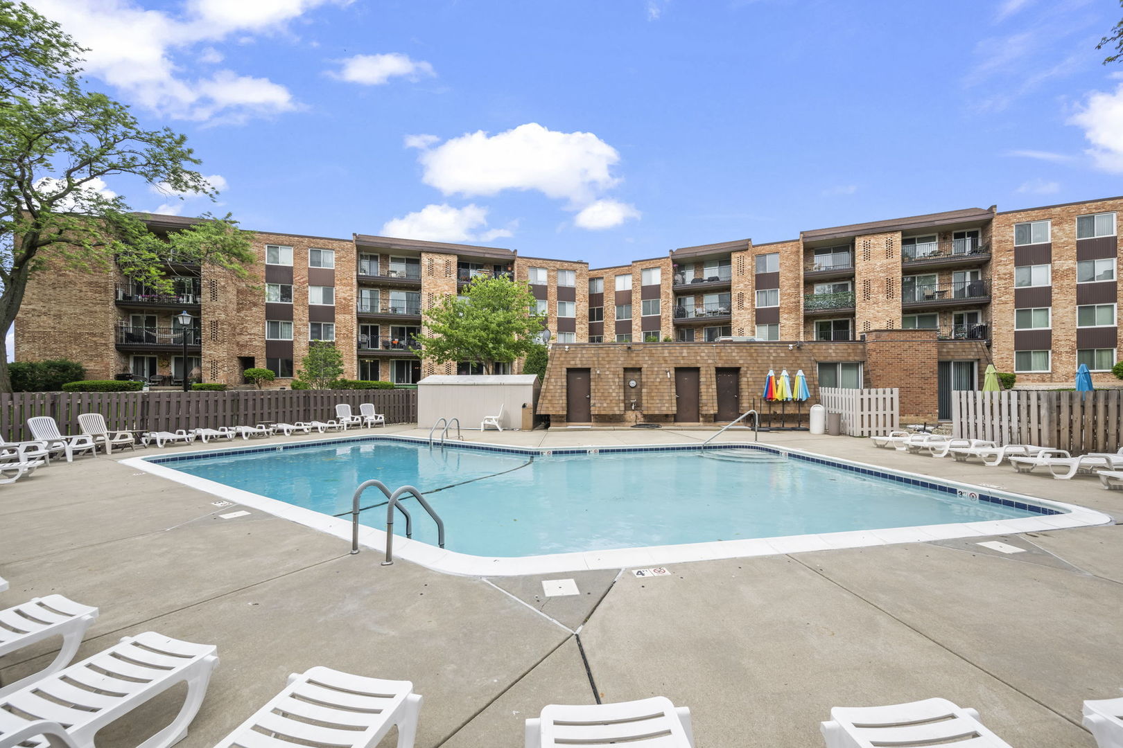 1103 S Hunt Club Drive #126, Mount Prospect, IL 60056