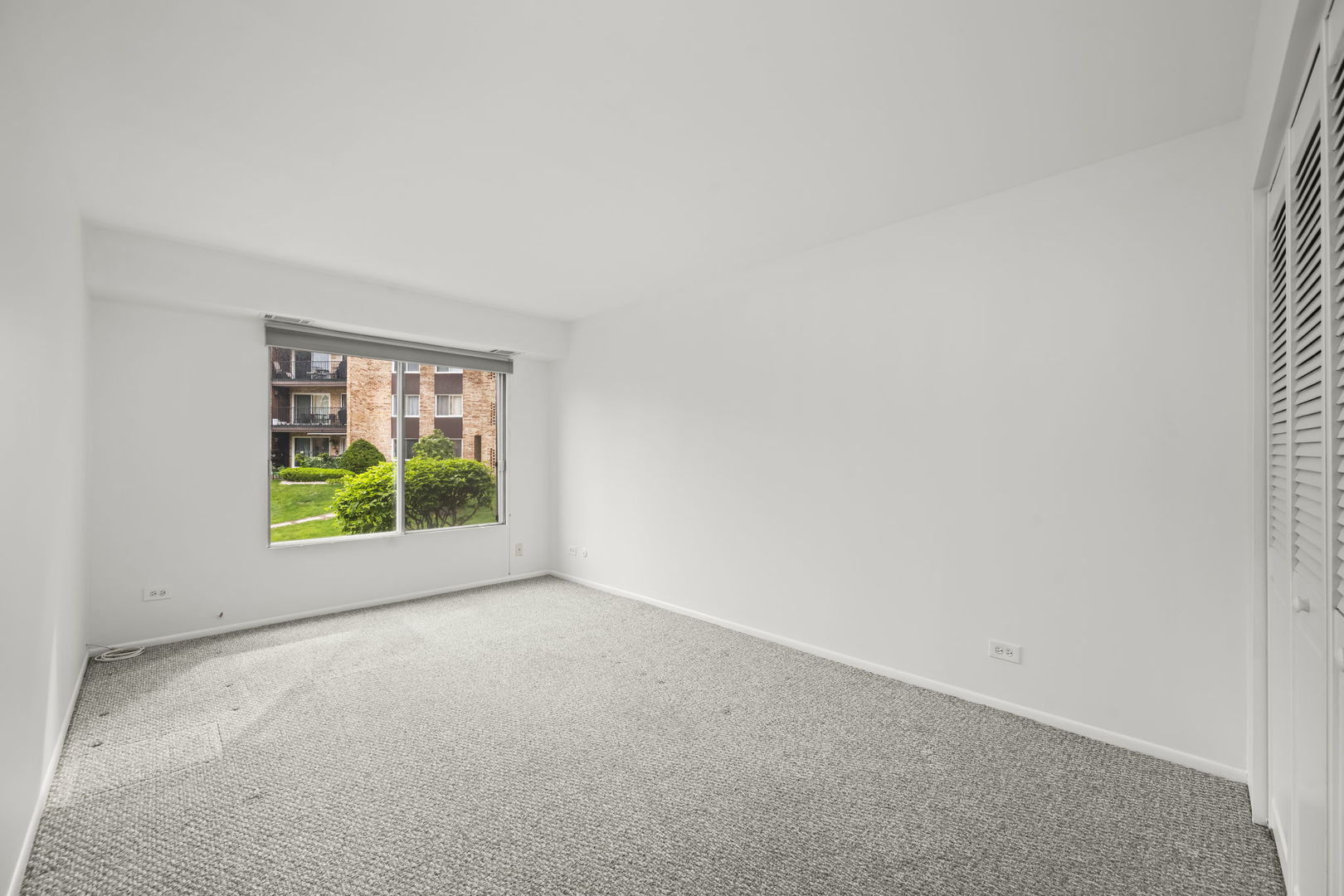 1103 S Hunt Club Drive #126, Mount Prospect, IL 60056